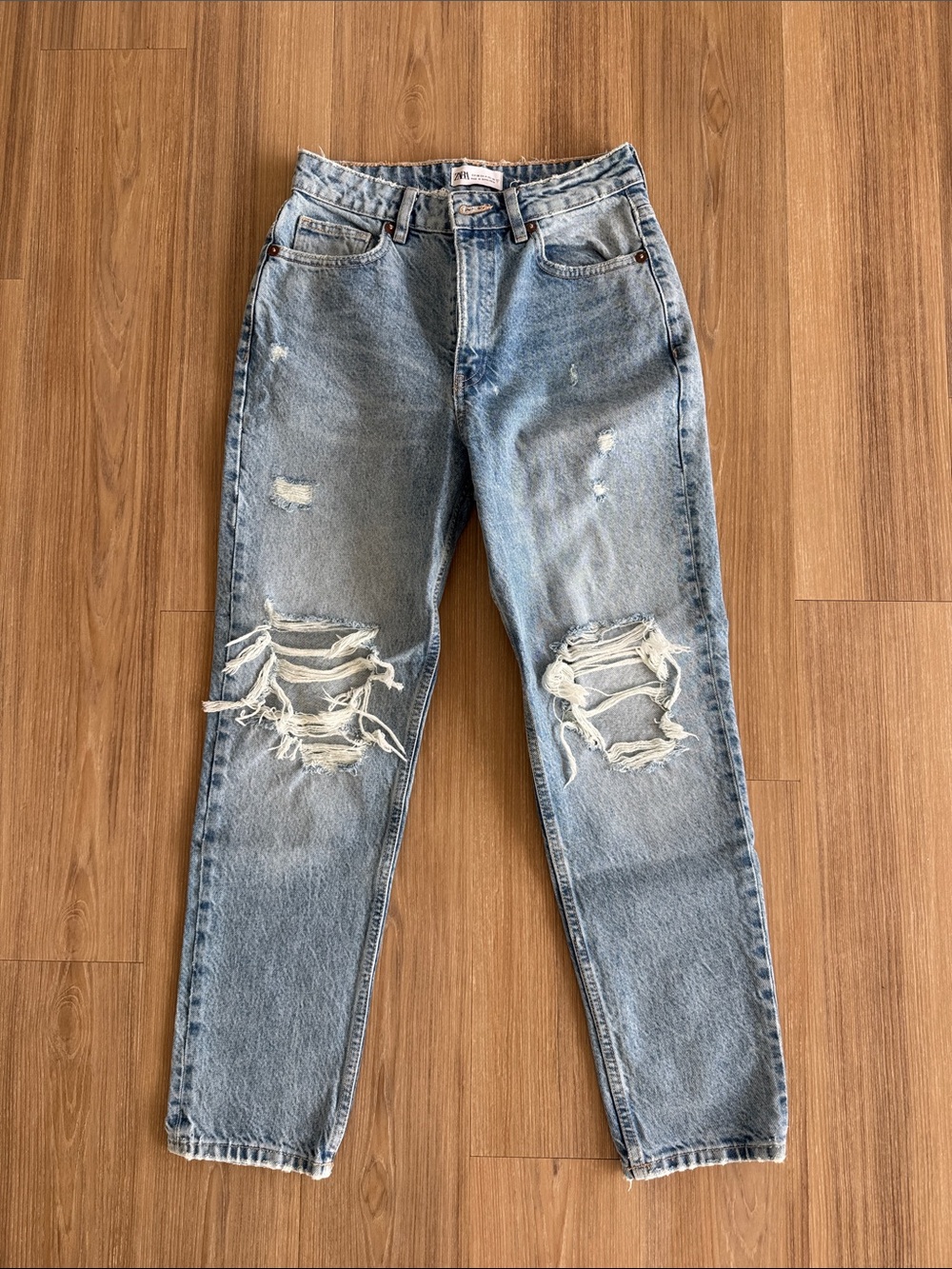 Zara Women’s Light Blue Distressed Jeans